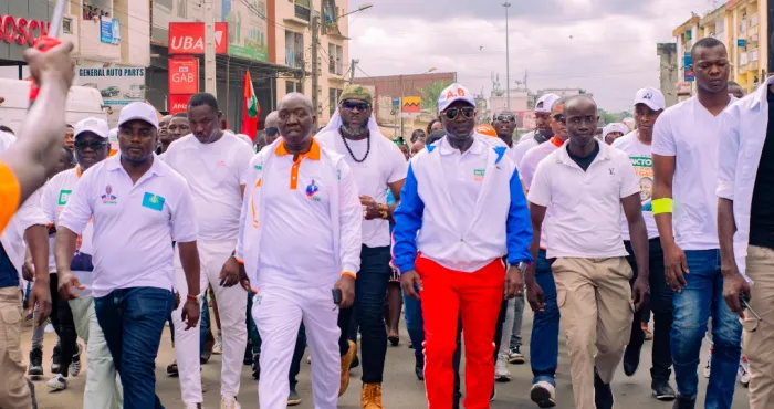 yopougon-campagne-municipale-adama-bictogo-et-ses-partisans-marchent-pour-la-paix
