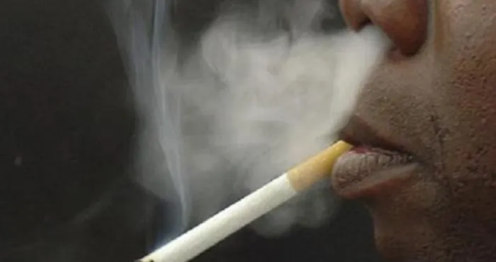 reportage-addiction-a-la-cigarette-quand-les-commercants-contraignent-leurs-clients-au-tabagisme
