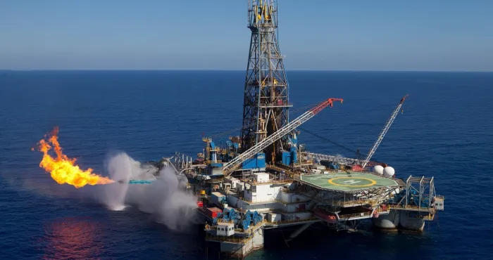 petrole-et-energie-02-ans-apres-la-decouverte-du-gisement-baleine-la-cote-divoire-premier-africain-a-demarrer-la-production-sans-emissions-de-gaz-naturel-a-effet-de-serre