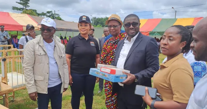 besoin-sanitaire-djedje-bagnon-equipe-le-centre-de-sante-de-kpapekou
