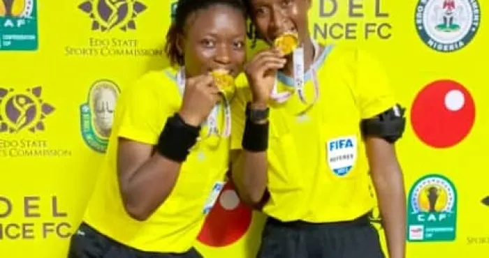 tournoi-ufoa-b-dames-des-clubs-les-arbitres-konan-akissi-natacha-et-kossonoux-denise-en-or