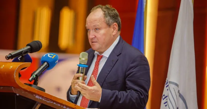 ambroise-fayolle-vice-president-de-la-banque-europeenne-dinvestissements-la-cote-divoire-lune-des-places-financieres-les-plus-dynamiques-en-afrique