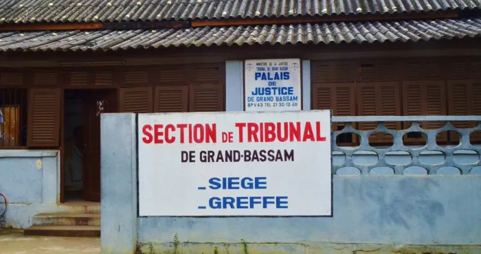 grand-bassam-accuse-de-vol-dun-telephone-le-sexagenaire-fait-cas-de-son-etat-diabetique-a-la-barre