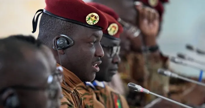 liberte-de-la-presse-au-burkina-faso-la-junte-suspend-jeune-afrique-les-journalistes-africains-levent-la-voix