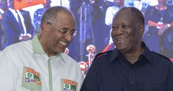 patrick-achi-remercie-alassane-ouattara-apres-a-la-passation-des-charges-avec-beugre-mambe