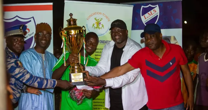 football-1ere-edition-du-tournoi-a-de-la-fondation-ponvogo-famakaha-remporte-le-trophee-abdoulaye-diabate