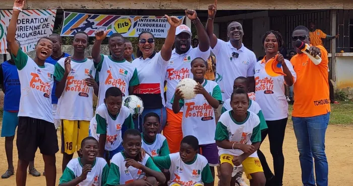 dabou-des-jeunes-a-la-decouverte-du-freestyle-football