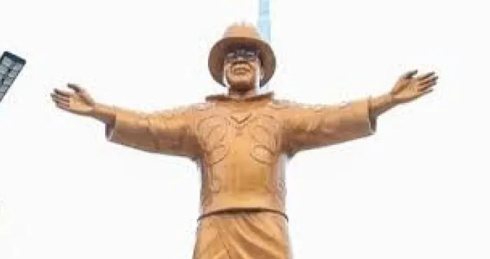 rdc-07-ans-apres-sa-mort-une-statue-erigee-a-kinshasa-en-hommage-a-papa-wemba