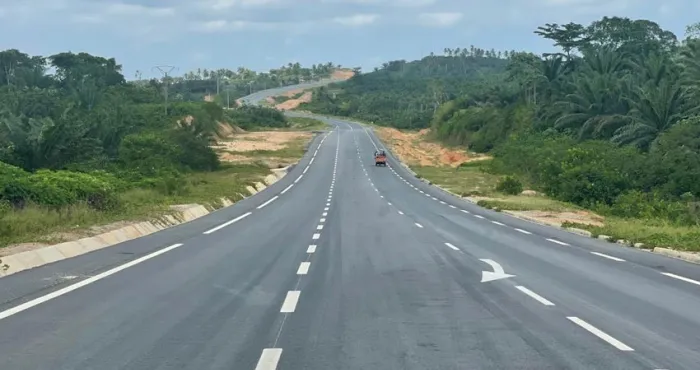 bitumage-de-laxe-allangouanou-tiapoum-un-outil-important-pour-la-dynamique-de-developpement-du-sud-comoe