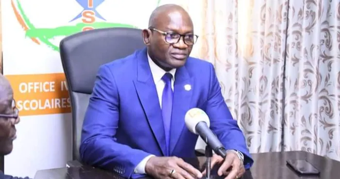 ministere-des-sports-et-du-cadre-de-la-vie-adje-silas-metch-a-presente-le-budget-de-lannee-2024-aux-senateurs