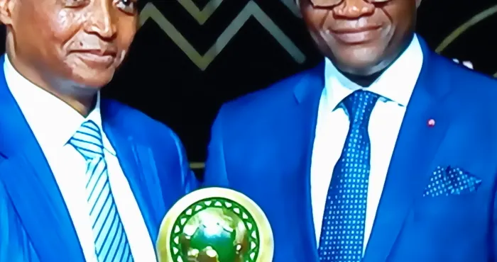 can-apres-avoir-receptionne-le-prix-du-president-alassane-ouattara-le-ministre-adje-metch-silas-merci-a-la-caf-pour-cette-reconnaissance-au-president-alassane-ouattara