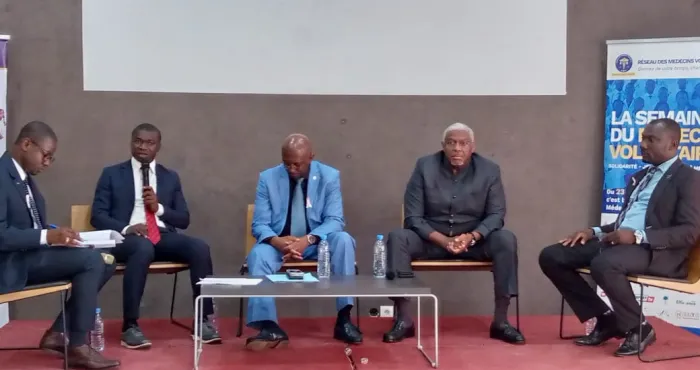 qualite-des-soins-gombos-erreurs-medicales-pr-koua-medard-dresse-un-bilan-alarmant-des-jeunes-medecins