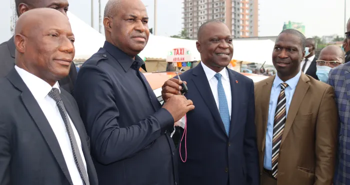 transports-projet-de-taxis-intelligents-abidjan-se-veut-la-reference-en-mobilite-urbaine