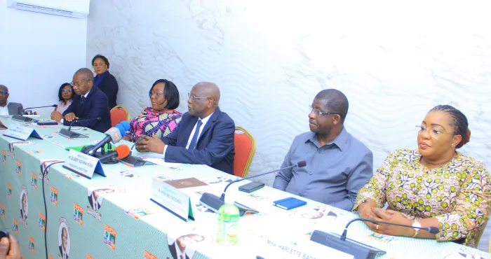 rencontre-des-338-independants-avec-le-directoire-du-rhdp-la-porte-parole-du-collectif-a-alassane-ouattara-nous-vous-presentons-nos-profondes-excuses
