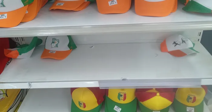 enquete-can-2023-des-gadgets-aux-couleurs-de-la-cote-divoire-sarrachent-comme-de-petits-pains