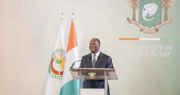 annonce-de-la-garantie-des-euro-bonds-de-la-cote-divoire-par-le-gaz-alassane-ouattara-contredit-un-journal-cest-faux-et-archi-faux