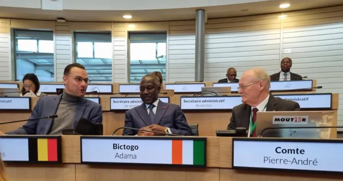 assemblee-parlementaire-de-la-francophonie-adama-bictogo-hisse-le-drapeau-de-la-cote-divoire