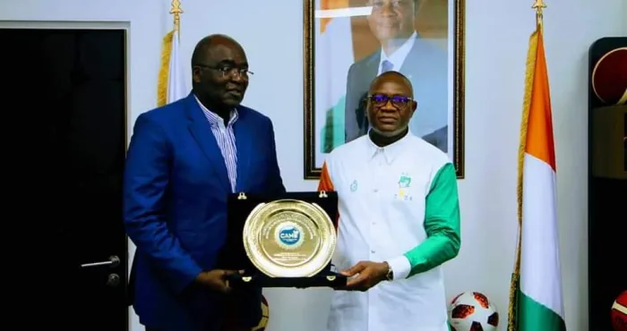promotion-du-sport-le-ministre-adje-silas-metch-accompagne-les-handballeurs