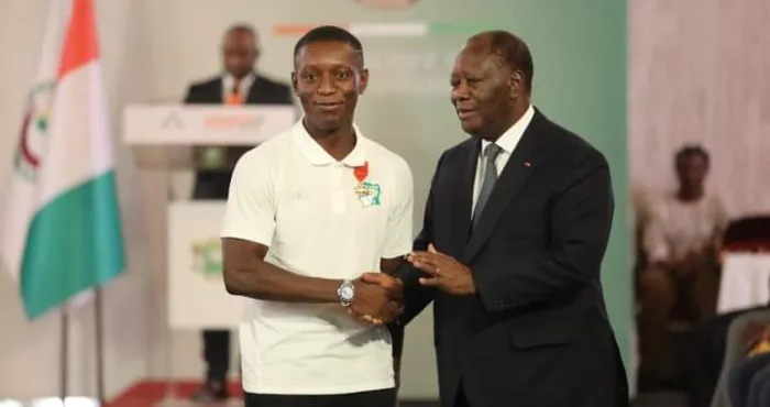 lemouvant-hommage-de-max-alain-gradel-au-president-ouattara