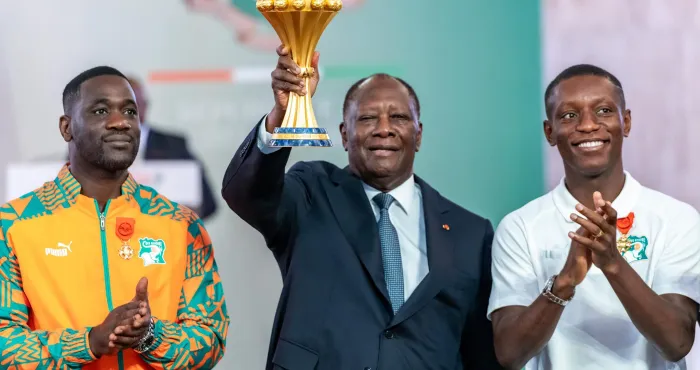 ceremonie-de-recompense-au-palais-presidentiel-alassane-ouattara-fait-pleuvoir-des-milliards-sur-les-elephants