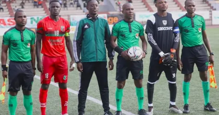 ligue-2-saison-2023-2024-huit-arbitres-suspendus-par-la-cca