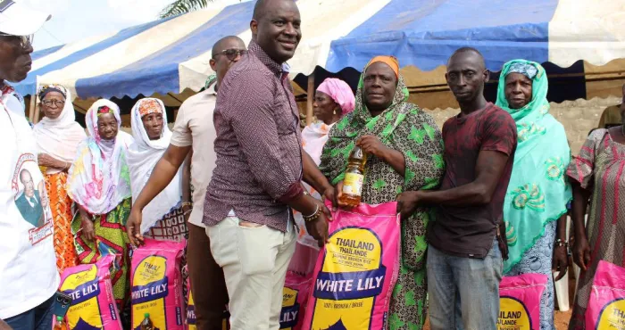 solidarite-a-tiassale-alpha-sanogo-soulage-les-veuves