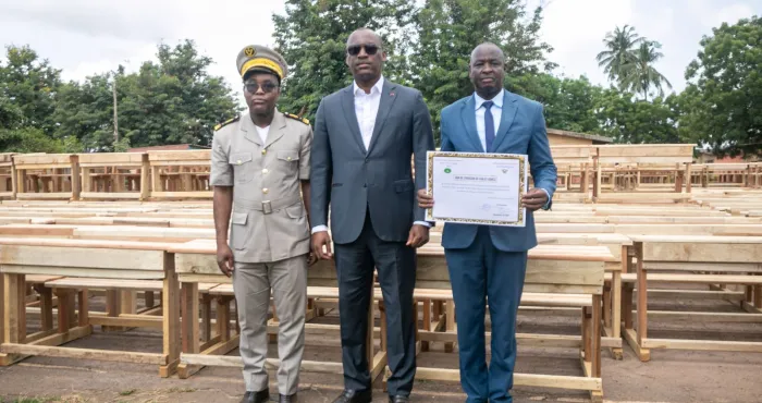 haut-sassandra-education-mamadou-toure-offre-5000-tables-bancs-aux-etablissements-de-la-region