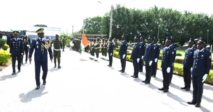 pratique-de-lexercice-militaire-en-cote-divoire-gal-lassina-doumbia-a-ses-hommes-servez-avec-honneur-partout-ou-vous-serez-affectes-ou-deployes