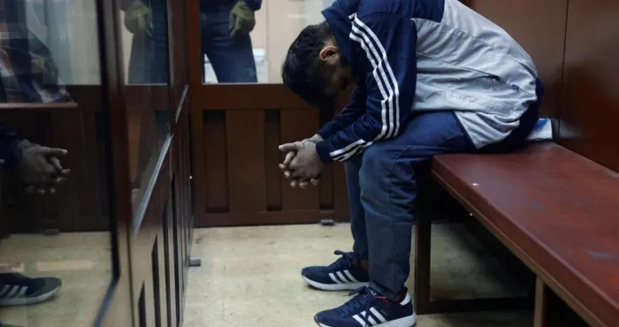 attaque-en-russie-quatre-auteurs-presumes-places-en-detention-provisoire-apres-leur-comparution-devant-un-tribunal