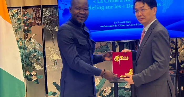 distinction-la-chine-honore-le-journal-lavenir