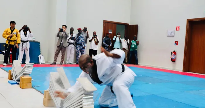 sport-taekwondo-le-commandant-superieur-de-gendarmerie-nationale-desormais-ceinture-noire-6eme-dan-taekwondo