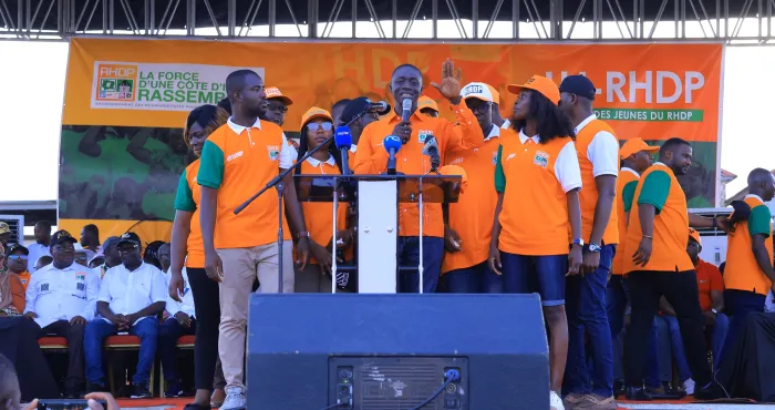 lancement-de-sa-tournee-nationale-la-jeunesse-du-rhdp-mobilise-10-000-jeunes-a-yopougon