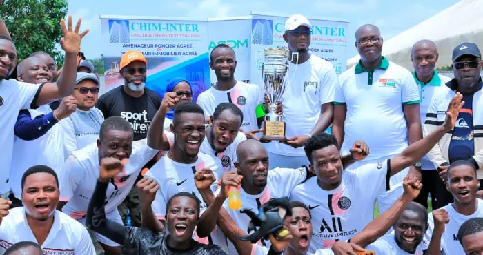 finale-du-tournoi-de-la-confraternite-une-medaille-decernee-a-yamoussa-coulibaly-par-lunjci