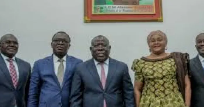 1ere-reunion-du-bureau-du-conseil-du-district-autonome-dabidjan-les-vice-gouverneurs-promettent-loyaute-a-alassane-ouattara