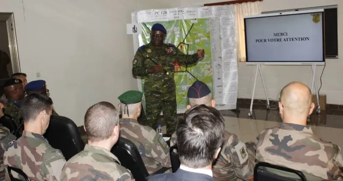 capacite-des-armees-les-stagiaires-de-lafa-apprennent-les-manoeuvres-tactiques