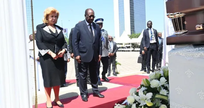 obseques-de-lancien-chef-de-letat-vive-emotion-hier-a-la-levee-du-corps-de-bedie-le-couple-ouattara-aux-cotes-de-la-famille-eploree