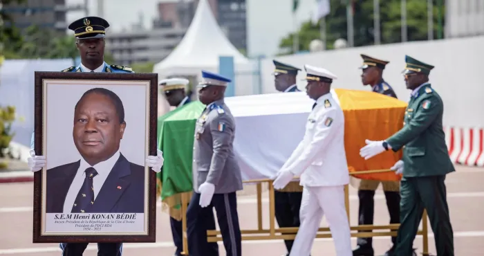 hommage-de-la-nation-a-lancien-chef-de-letat-la-republique-rend-les-honneurs-a-bedie