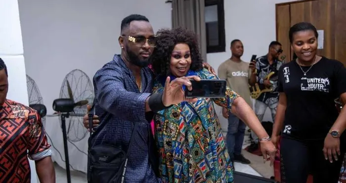 fete-des-meres-2024-quand-les-artistes-ivoiriens-celebrent-leurs-mamans
