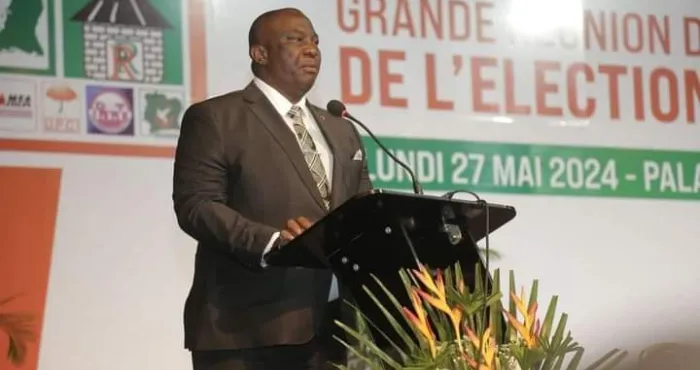 grande-reunion-de-lencadrement-politique-du-rassemblement-des-houphouetistes-pour-la-democratie-et-la-paix-rhdp