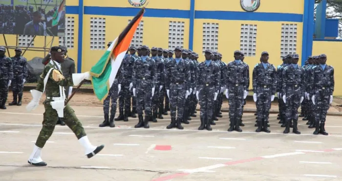 securite-4177-recrues-a-la-police-presentees-au-drapeau