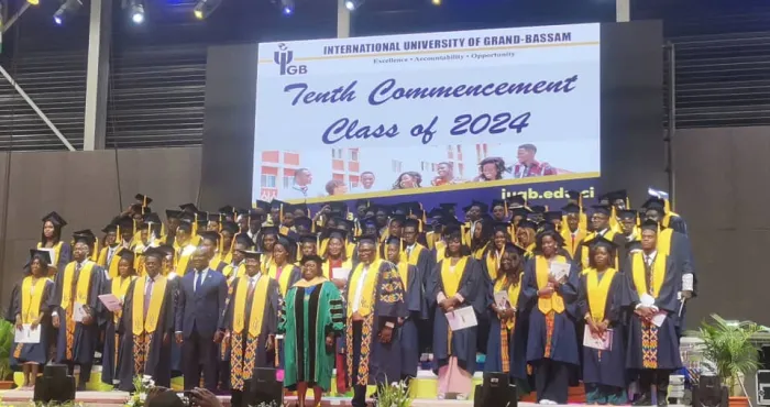 graduation-a-liugb-104-etudiants-decrochent-leur-bachelor