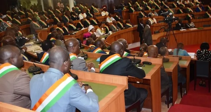 adoption-du-nouveau-code-penal-lopposition-sombre-dans-la-manipulation-et-lintox