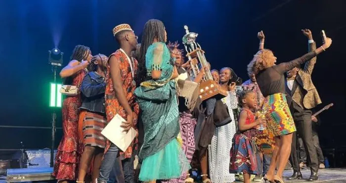 apres-la-dictee-le-slam-une-troupe-theatrale-de-collegiens-ivoiriens-championne-au-canada