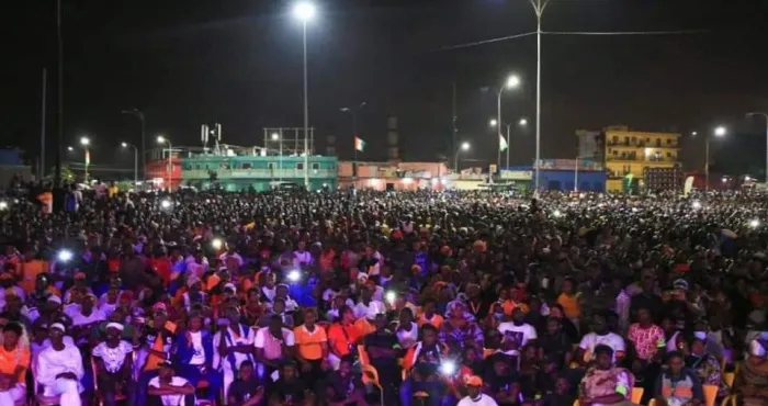 concerto-de-lindependance-des-centaines-de-milliers-de-personnes-honorent-agc-et-hambak-a-abobo