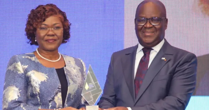 marche-financier-regional-niale-kaba-recoit-un-prix-special-de-la-brvm