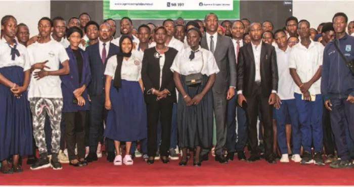 mise-en-oeuvre-du-pj-gouv2-programme-special-dimmersion-2024-des-jobs-de-vacances-disponibles-pour-20-000-eleves-et-etudiants