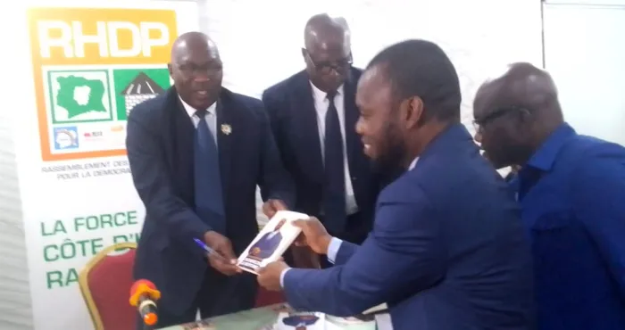 dedicace-du-livre-alassane-ouattara-lhomme-de-la-rupture-dr-paul-dakuyo-devoile-une-autre-facette-du-pere-du-second-miracle-ivoirie