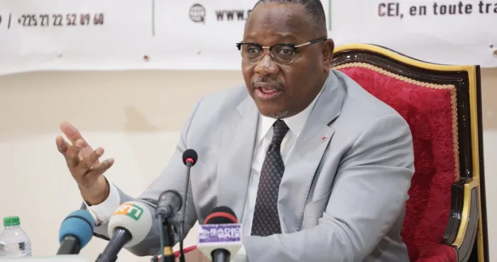 3e-etape-de-la-campagne-deducation-civique-et-electorale-le-president-de-la-cei-instruit-des-auditeurs-de-lens-sur-le-processus-electoral