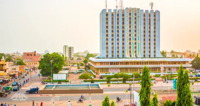 togo-un-burkinabe-rachete-la-plus-grosse-banque-du-pays