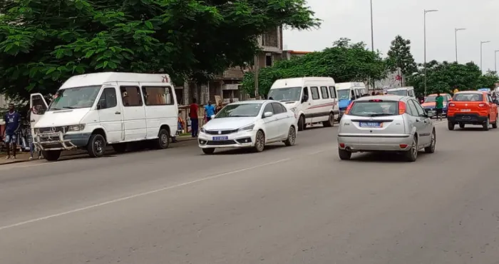 greve-des-chauffeurs-de-mini-car-a-bingerville-les-usagers-penalises
